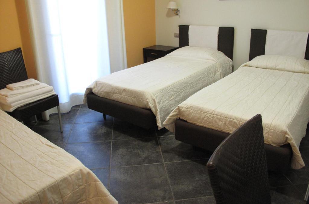 Hotel La Cavalera Augusta Ruang foto