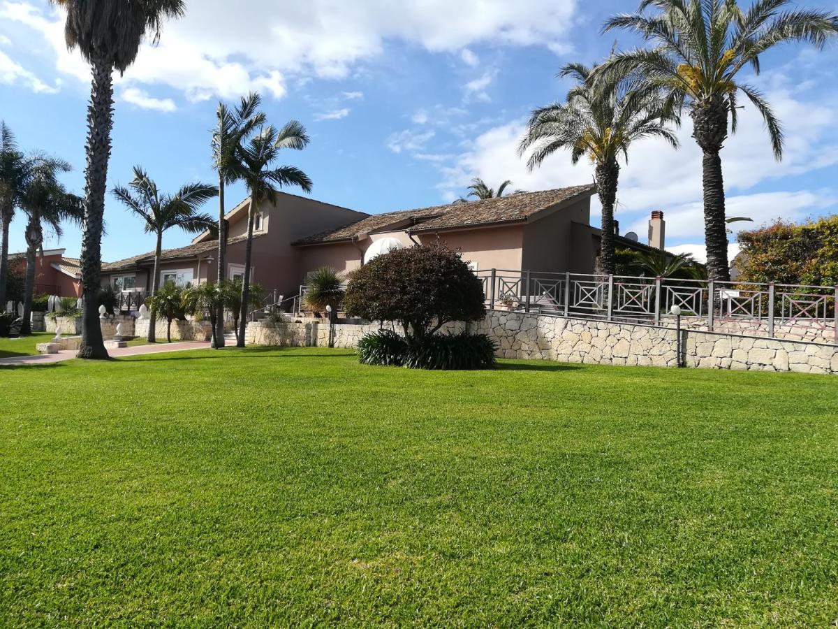 Hotel La Cavalera Augusta Bagian luar foto